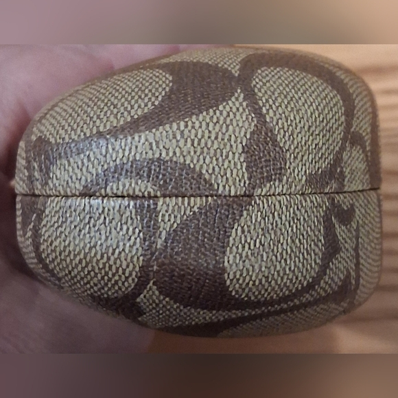 EUC Coach Tan Signature Saffiano Leather Hard Clam Shell Glasses Sunglass Case - Picture 6 of 7